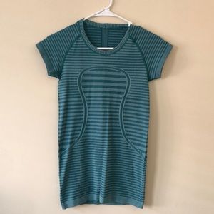 lululemon tee